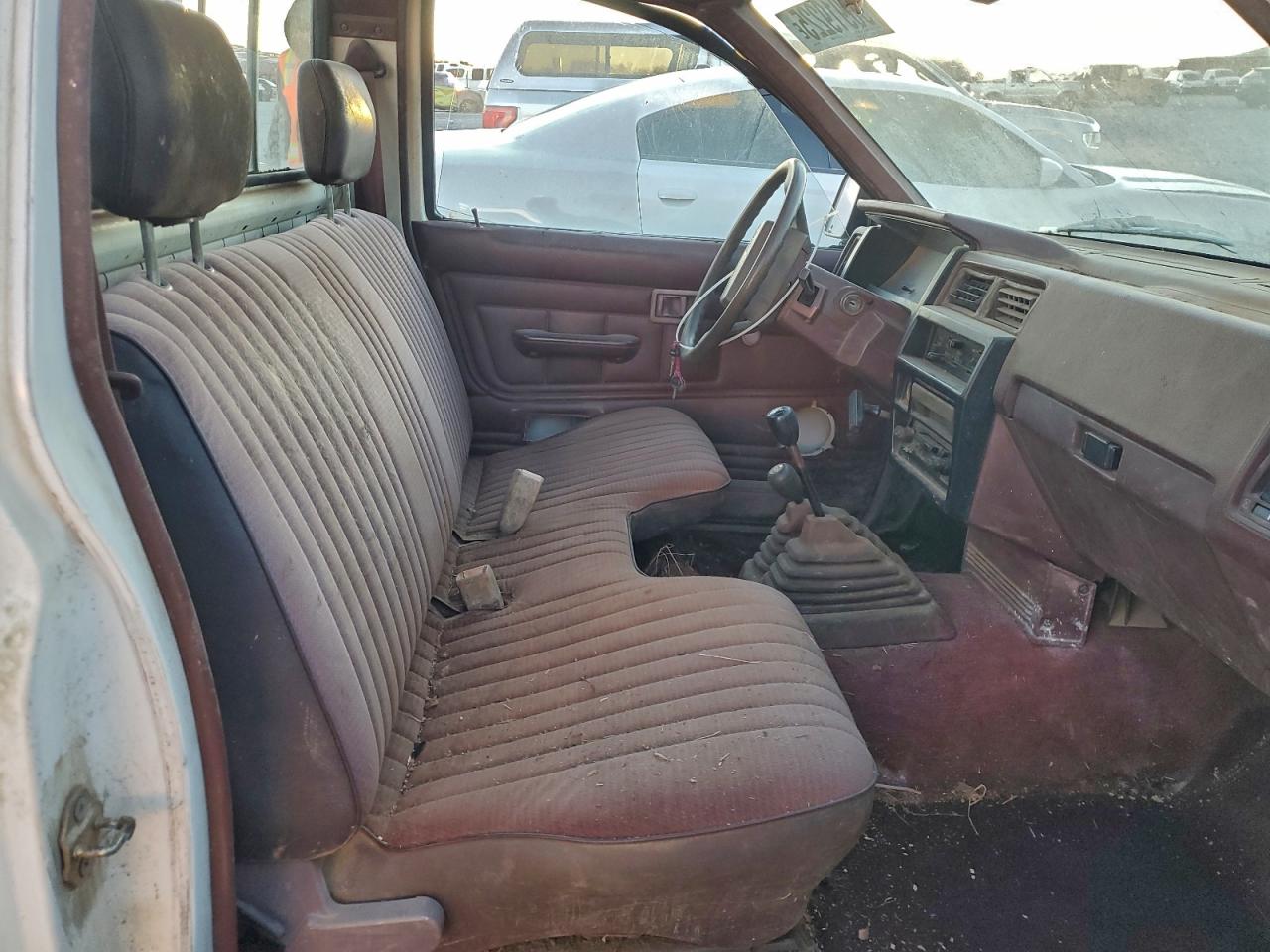 1990 NISSAN D21 SHORT BED photo 10