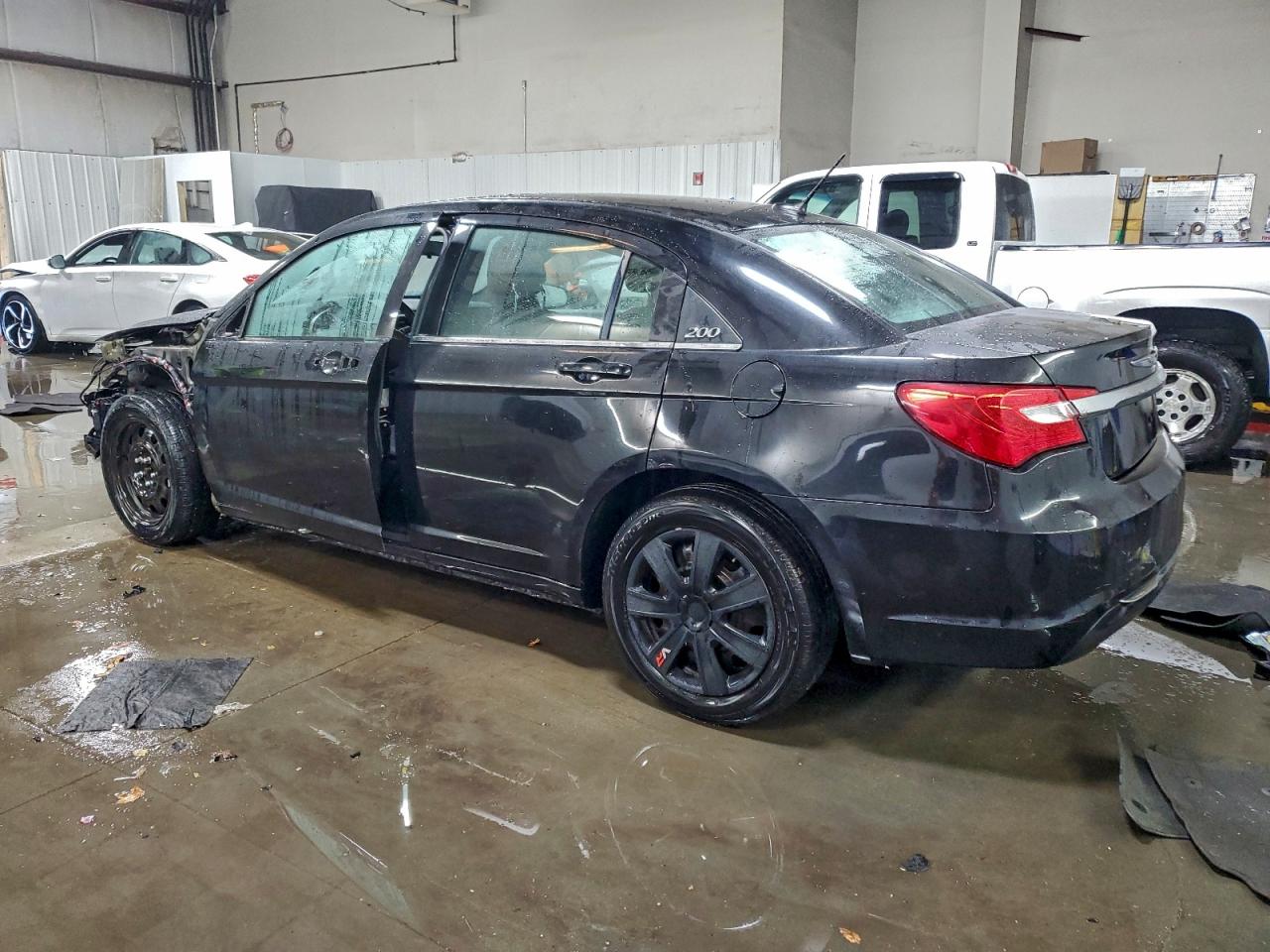 2013 CHRYSLER 200 LX photo 2
