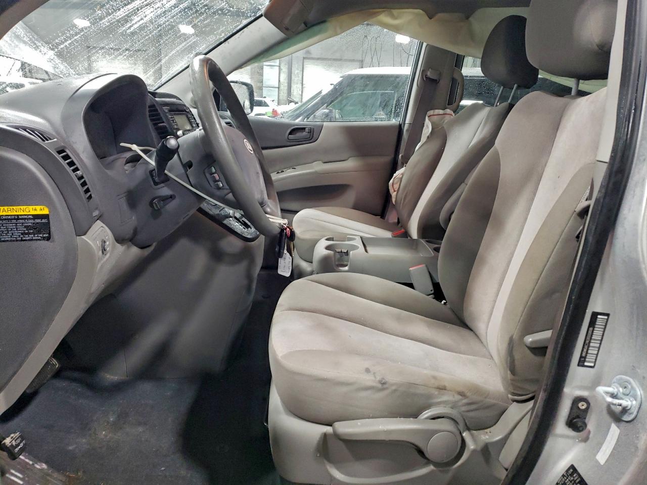 2012 KIA SEDONA LX photo 7