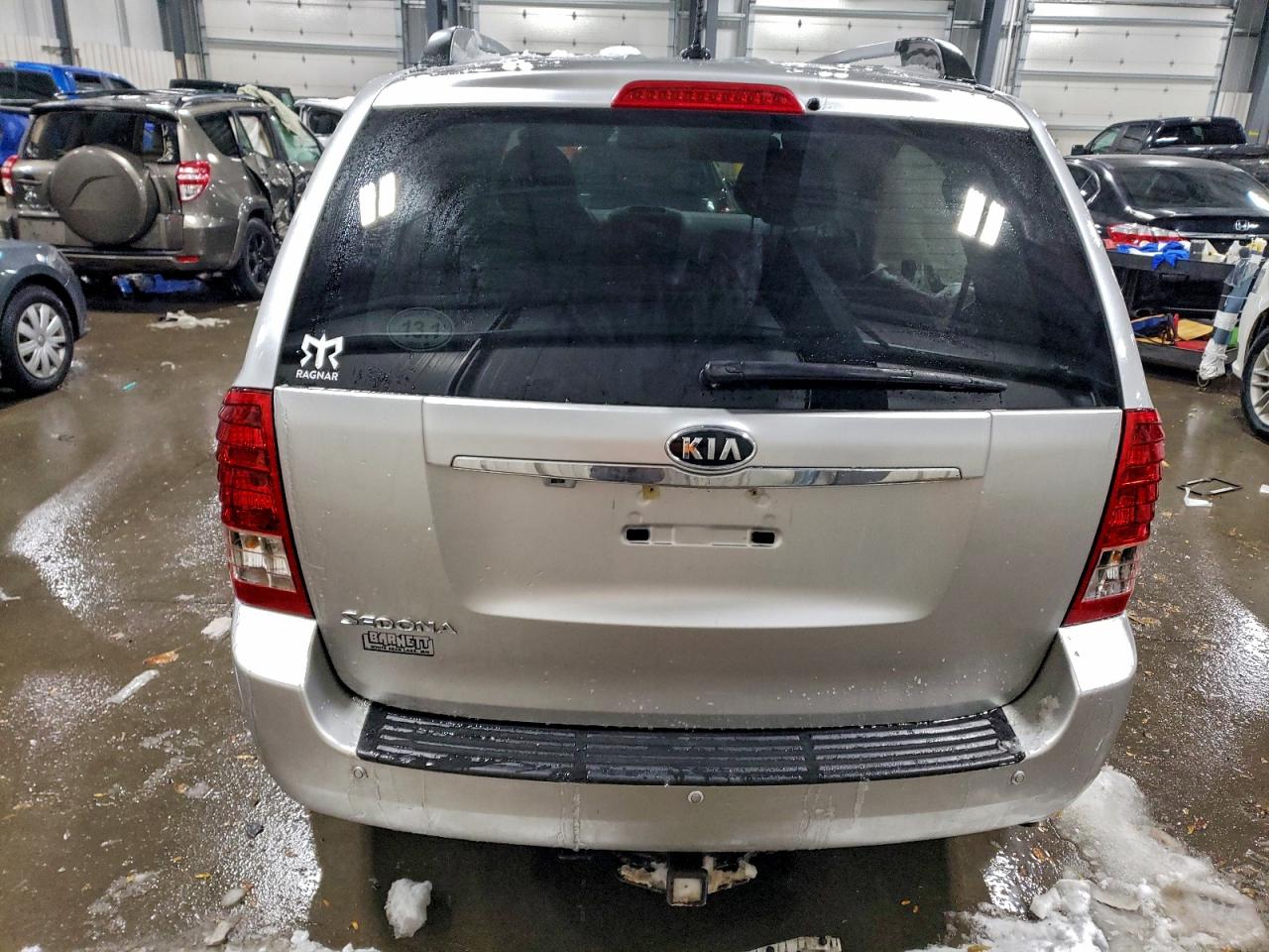 2012 KIA SEDONA LX photo 6