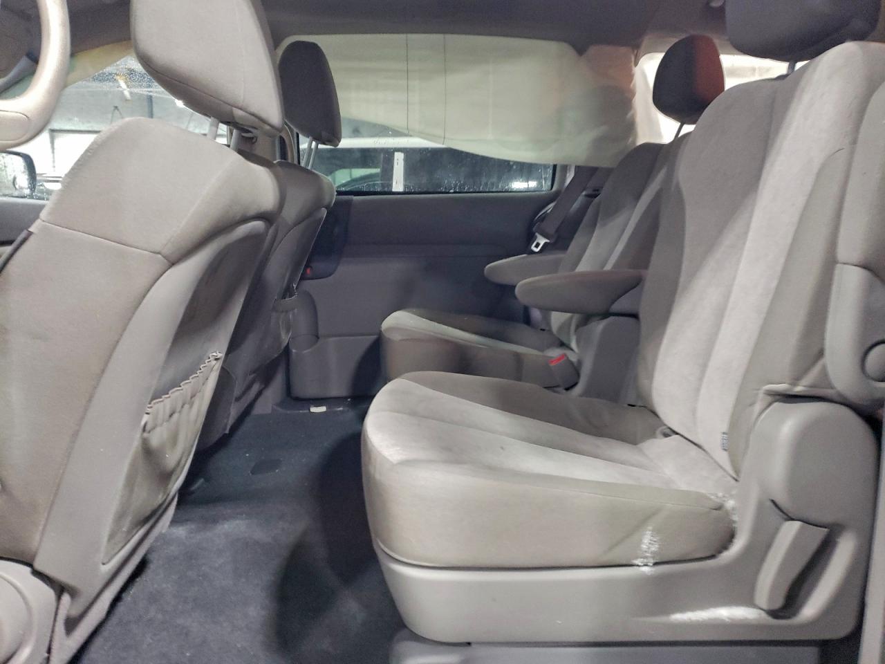 2012 KIA SEDONA LX photo 11