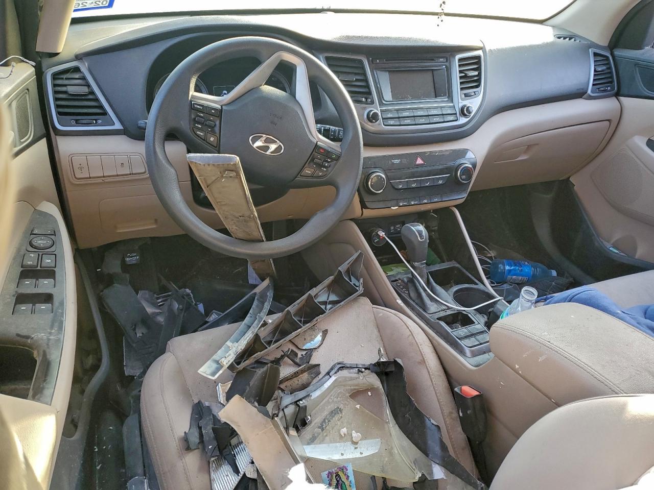 2017 HYUNDAI TUCSON SE photo 8