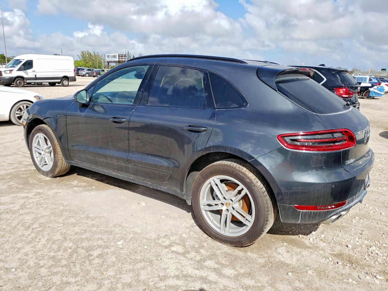 2017 PORSCHE MACAN S photo 2