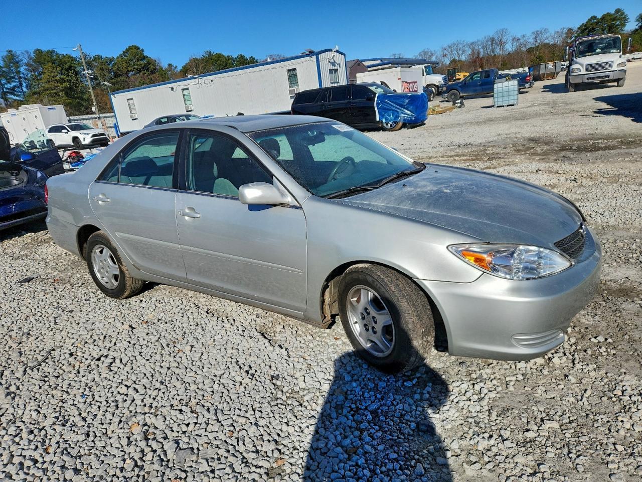 2002 TOYOTA CAMRY LE photo 4