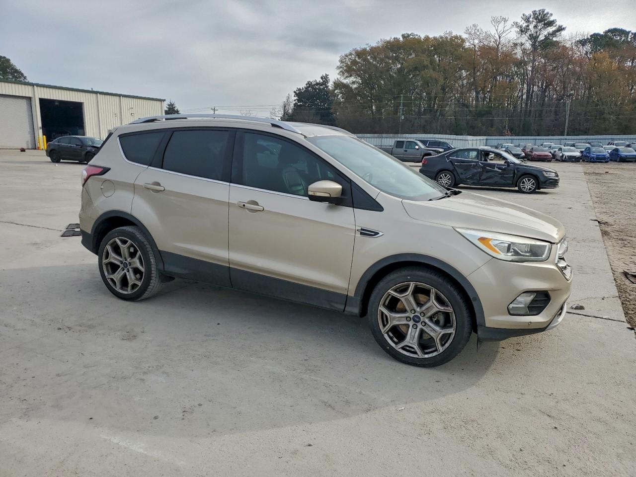 2017 FORD ESCAPE TITANIUM photo 4