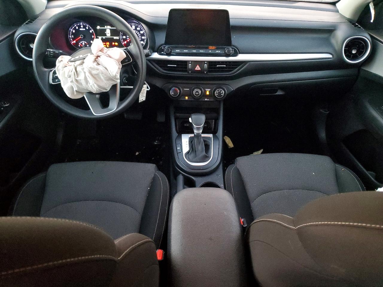 2023 KIA FORTE LX photo 8