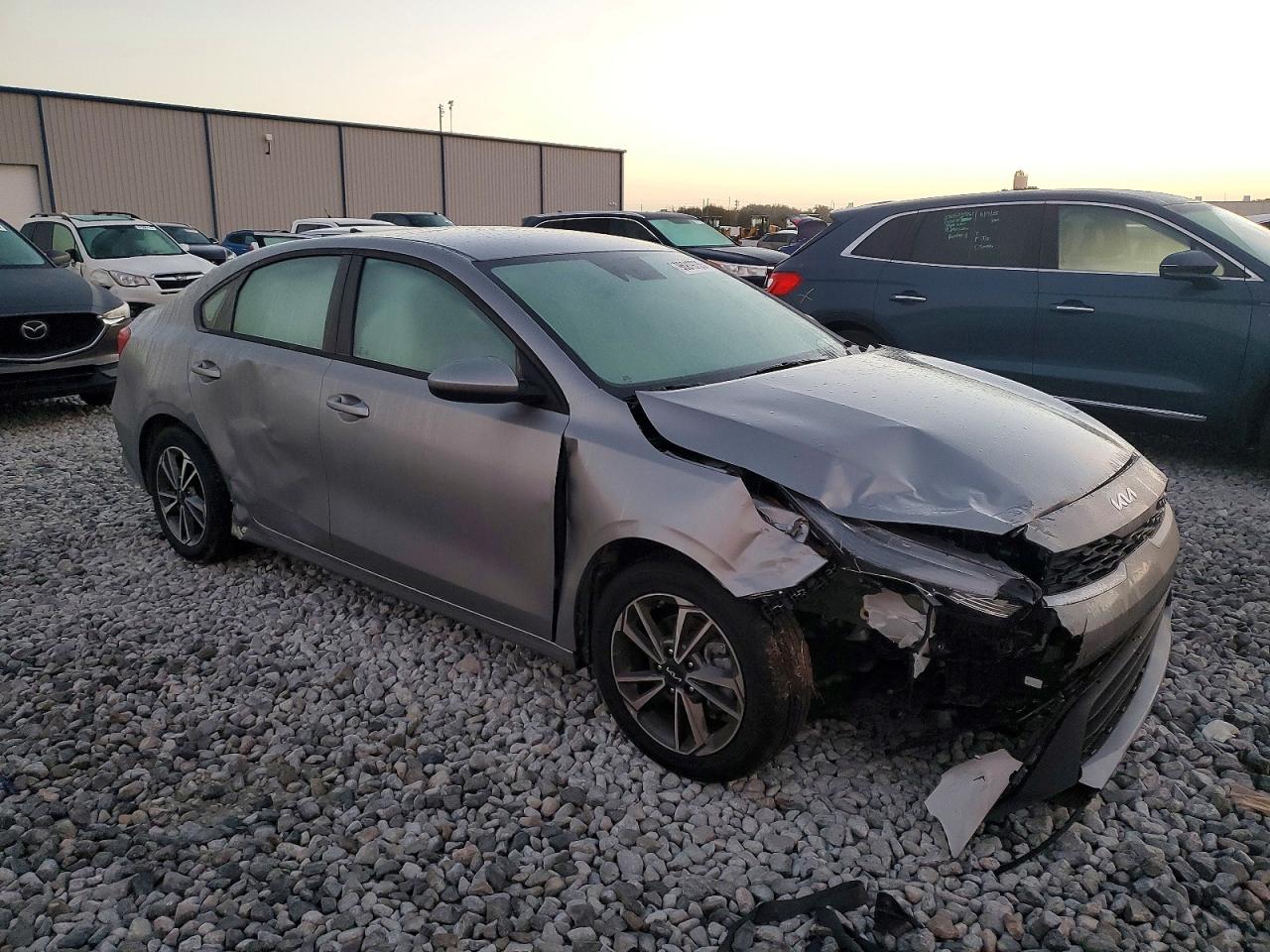 2023 KIA FORTE LX photo 4