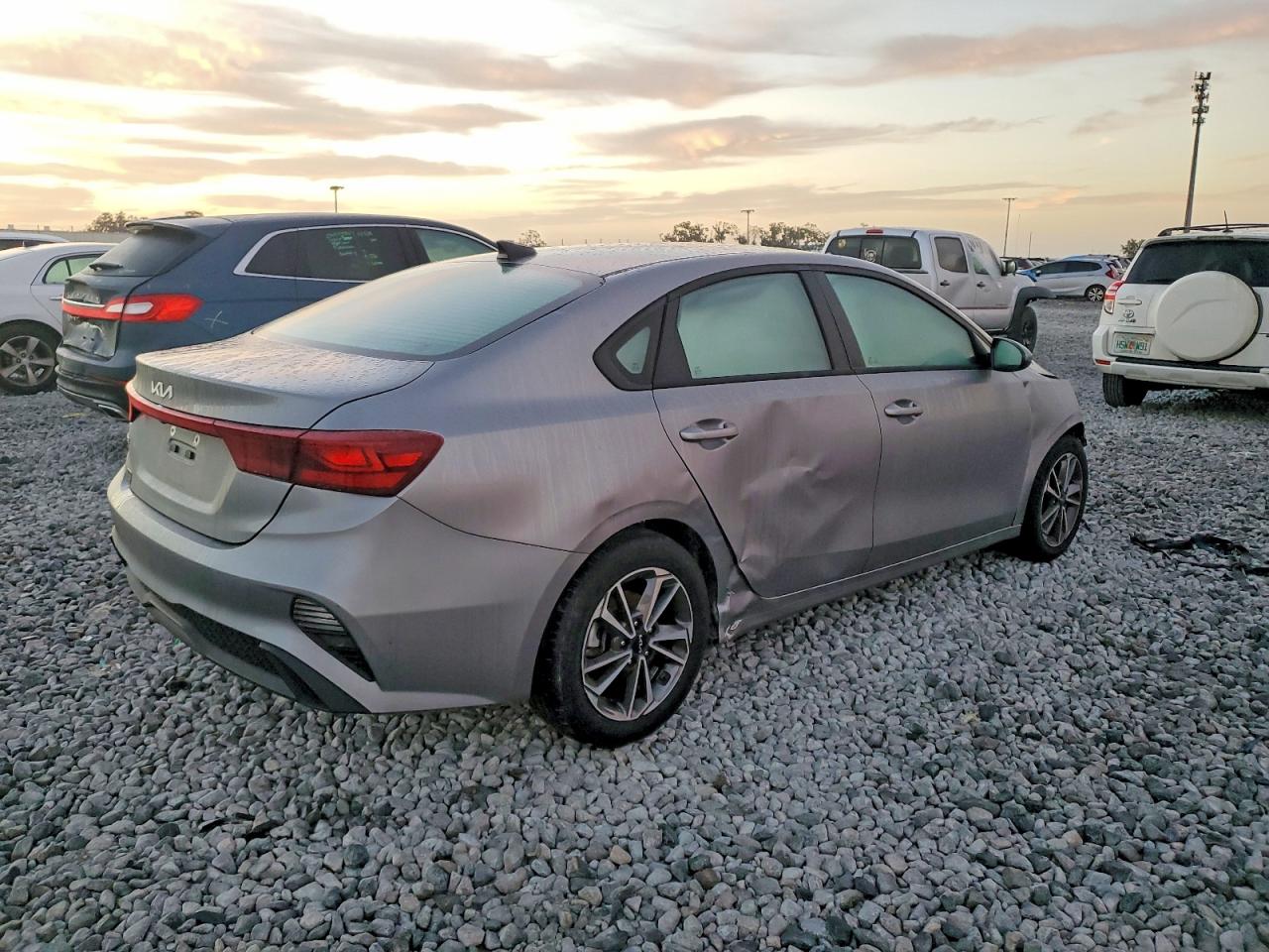 2023 KIA FORTE LX photo 3