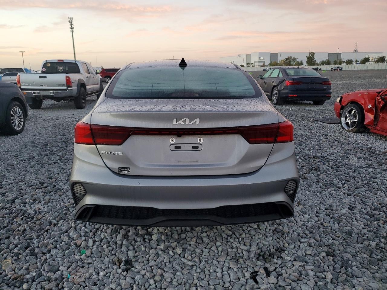 2023 KIA FORTE LX photo 6