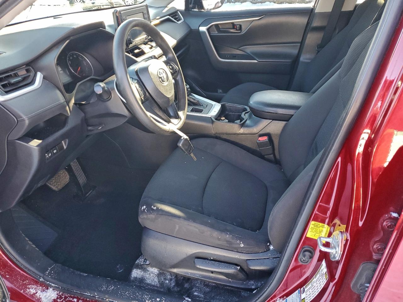 2021 TOYOTA RAV4 LE photo 7