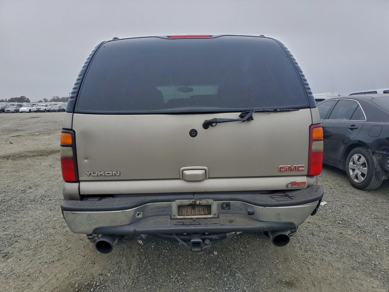 2003 GMC YUKON photo 6
