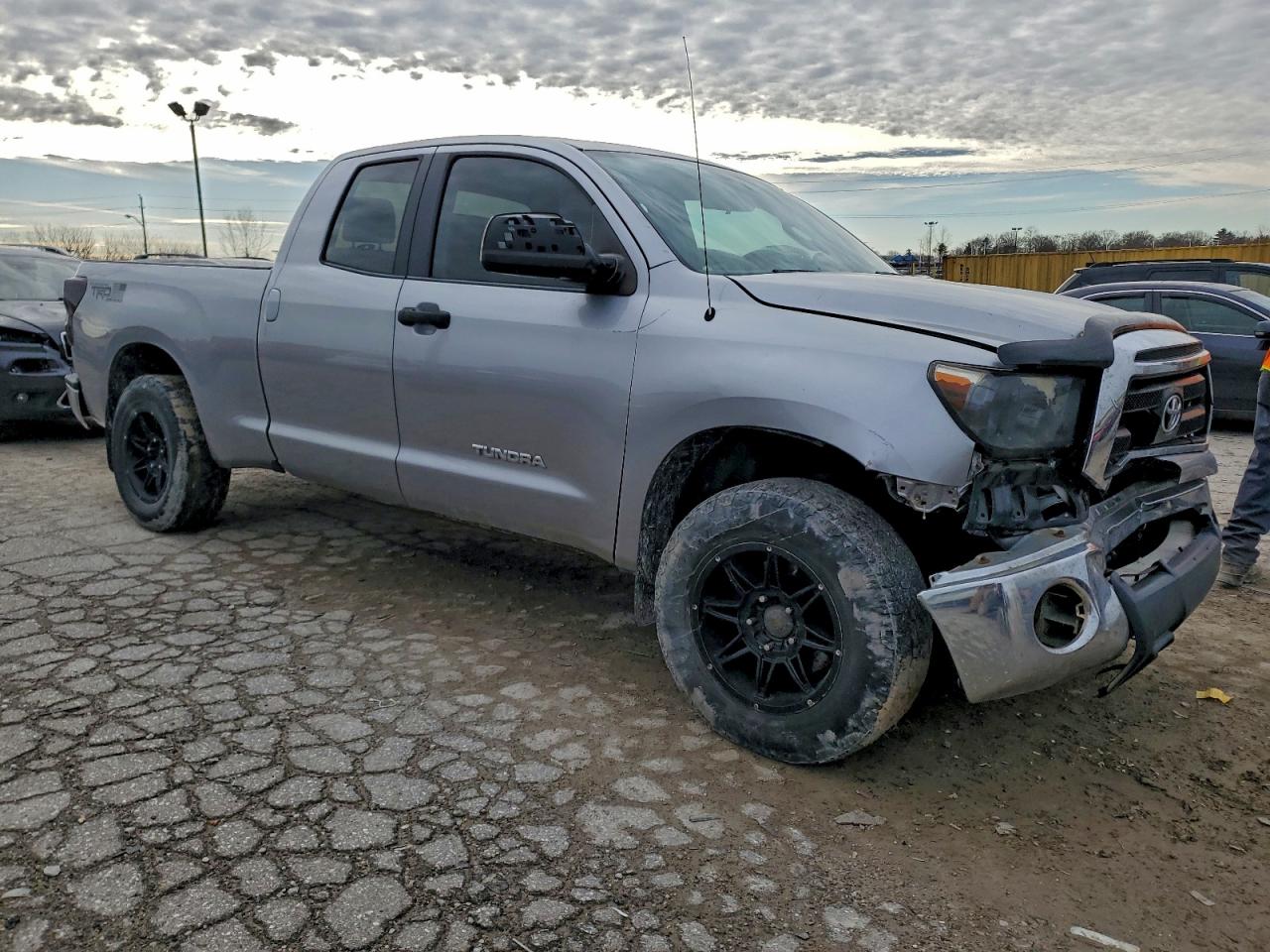 2010 TOYOTA TUNDRA DOUBLE CAB SR5 photo 4