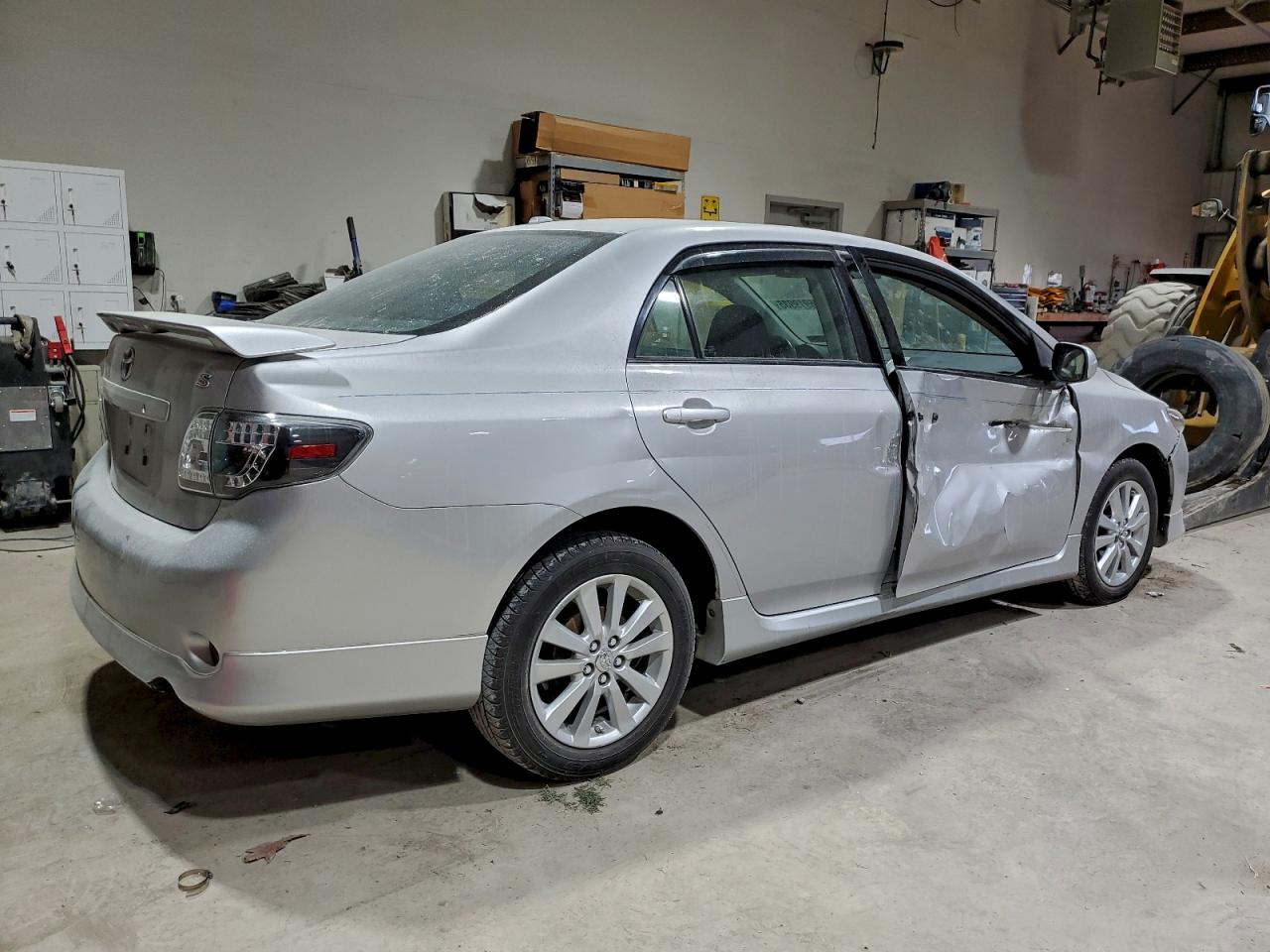 2010 TOYOTA COROLLA BASE photo 3