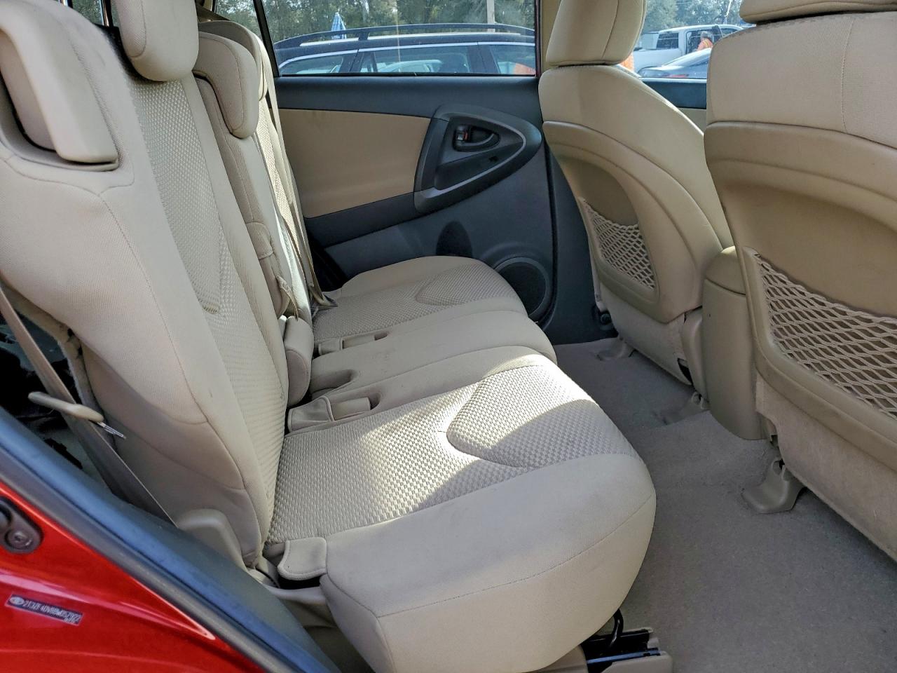 2011 TOYOTA RAV4 photo 11