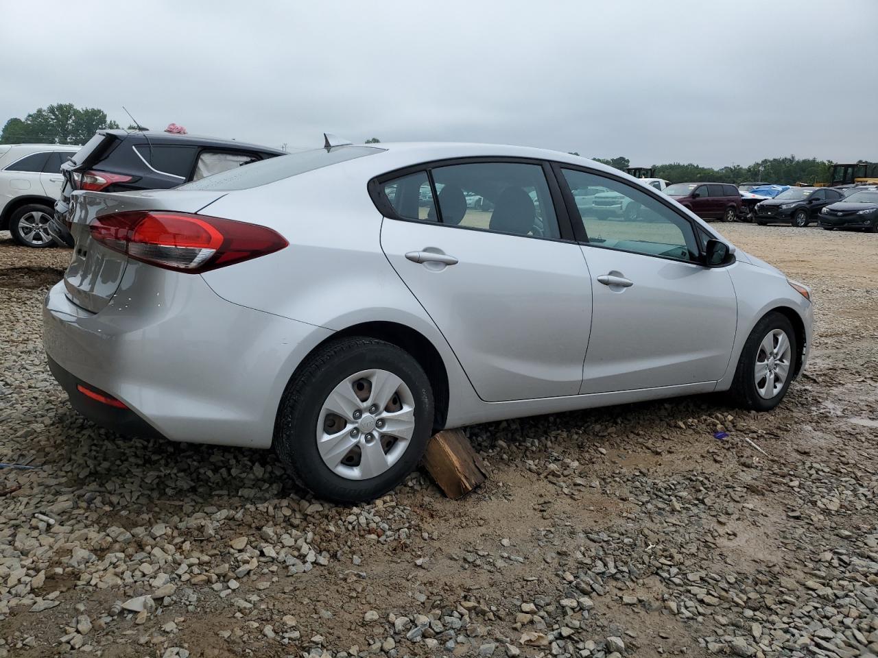 2017 KIA FORTE LX photo 5