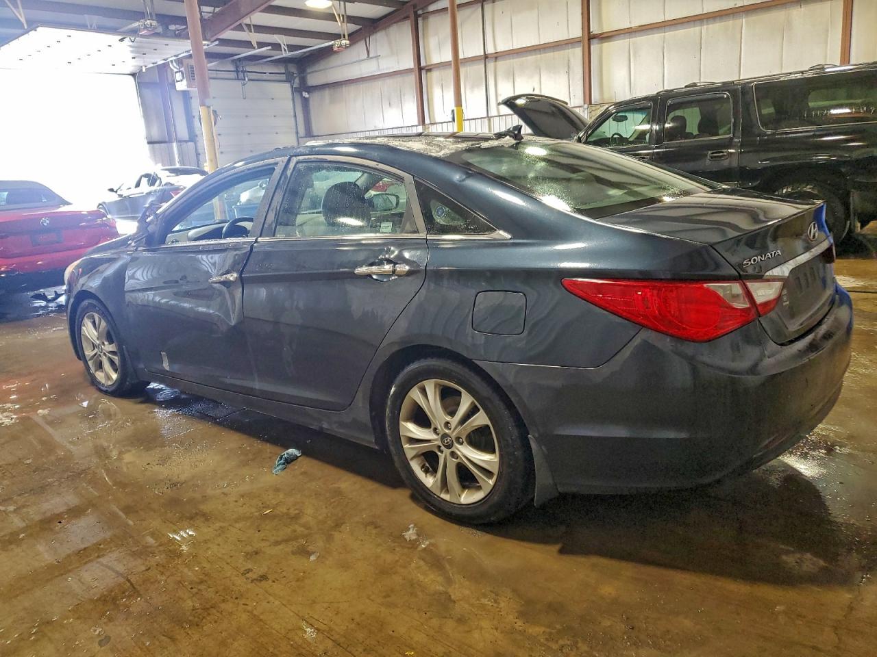 2013 HYUNDAI SONATA SE photo 2