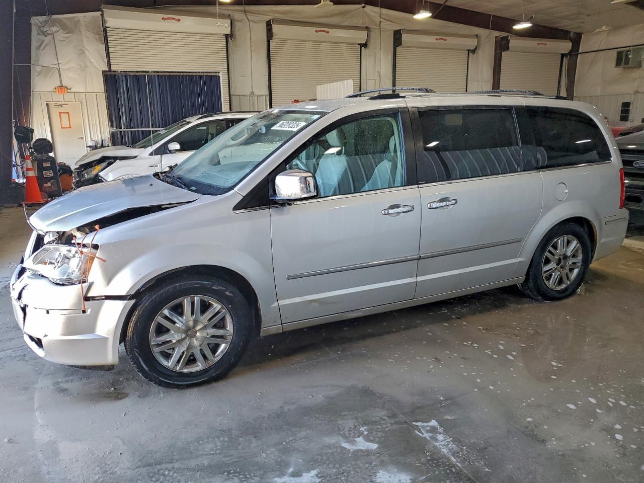 2010 CHRYSLER TOWN & COUNTRY
