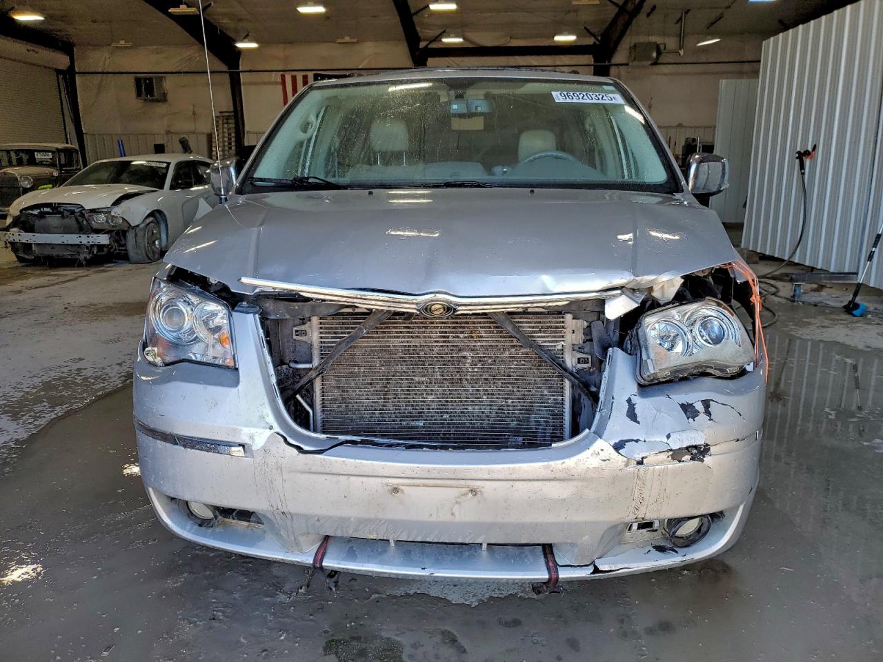 2010 CHRYSLER TOWN & COUNTRY LIMITED photo 5
