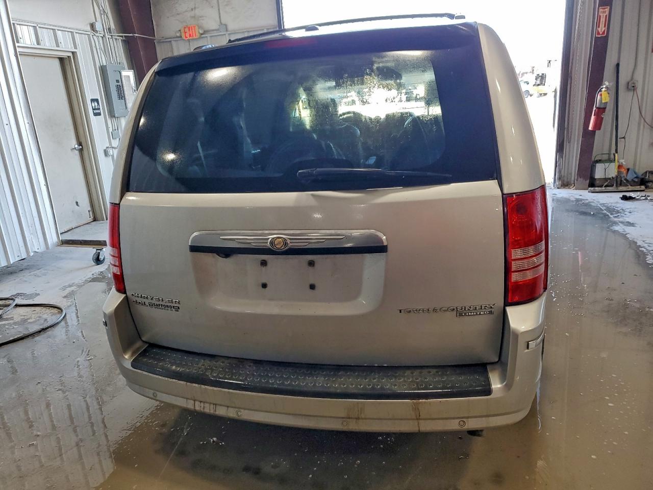 2010 CHRYSLER TOWN & COUNTRY LIMITED photo 6