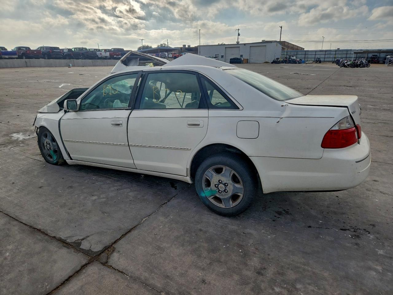 2003 TOYOTA AVALON XL photo 2