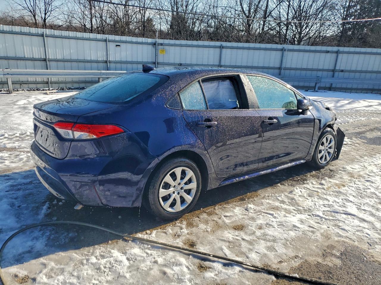 2025 TOYOTA COROLLA LE photo 3