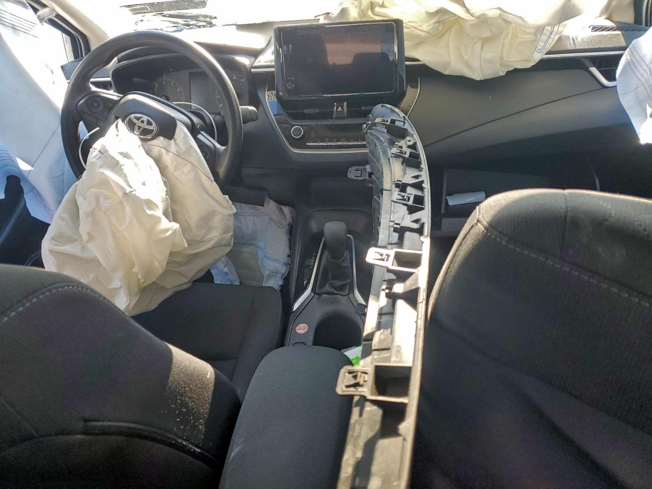 2025 TOYOTA COROLLA LE photo 8