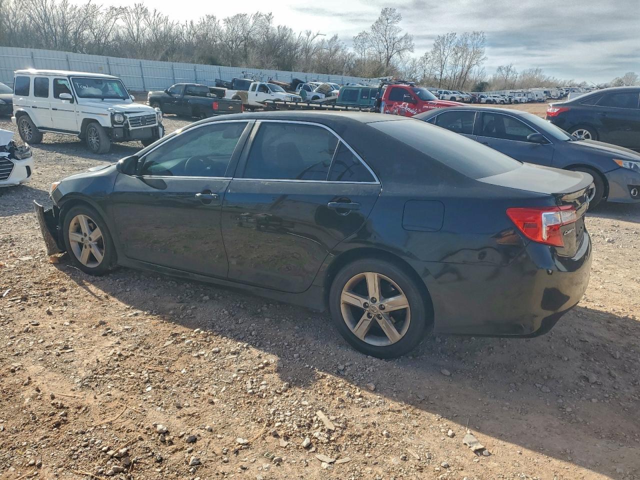 2014 TOYOTA CAMRY L photo 2