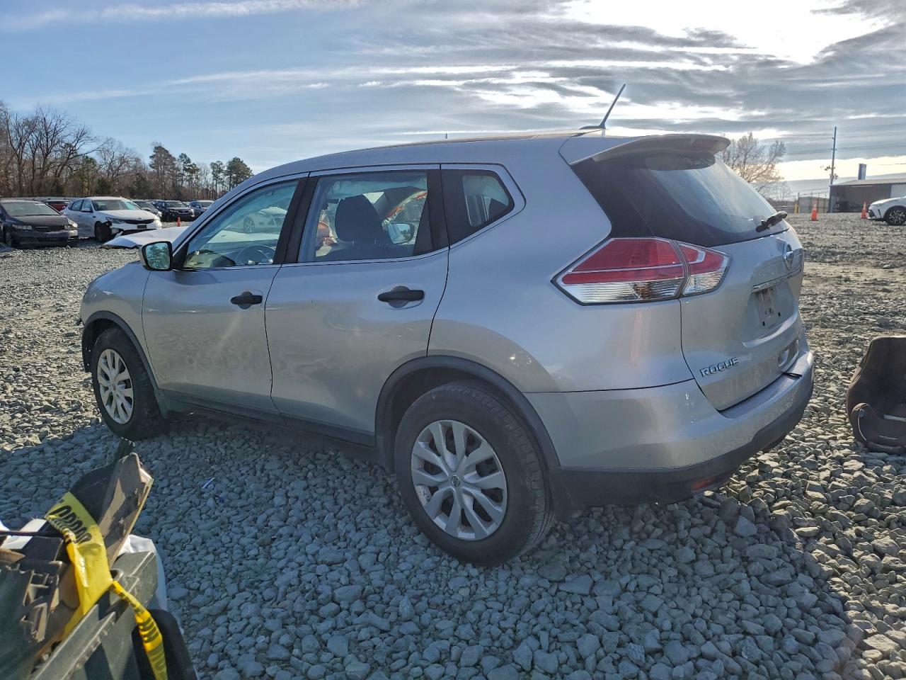 2016 NISSAN ROGUE photo 2