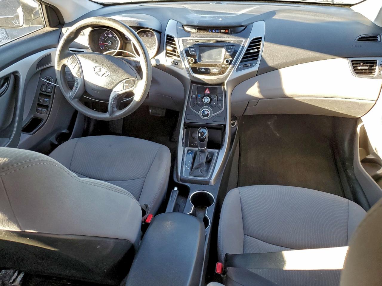 2016 HYUNDAI ELANTRA SE photo 8