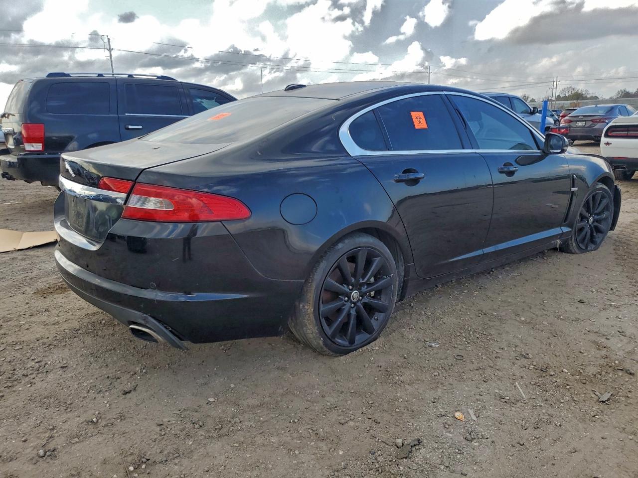 2011 JAGUAR XF PREMIUM photo 3