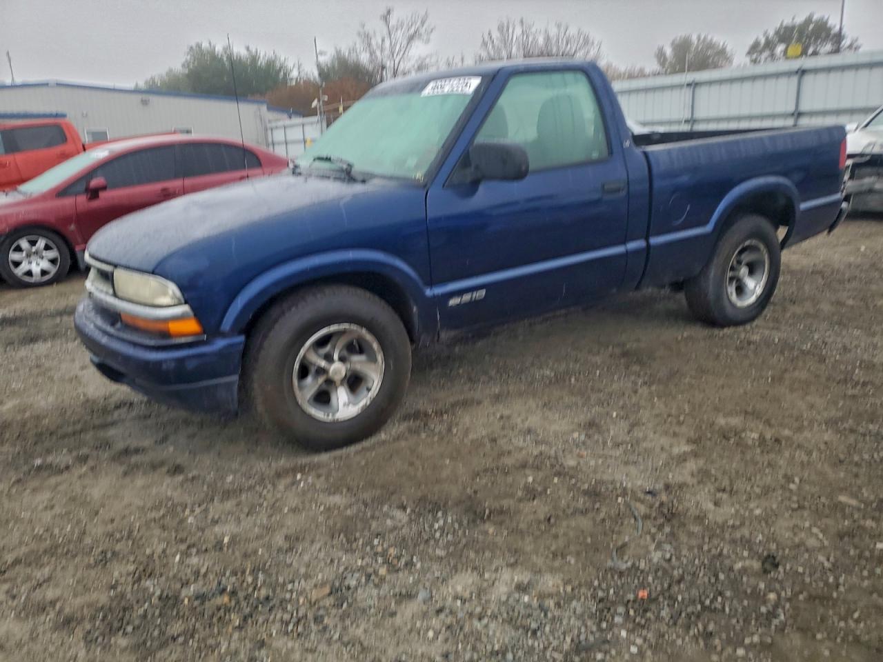 2001 CHEVROLET S TRUCK S10 — FRONT END damage — photo 1