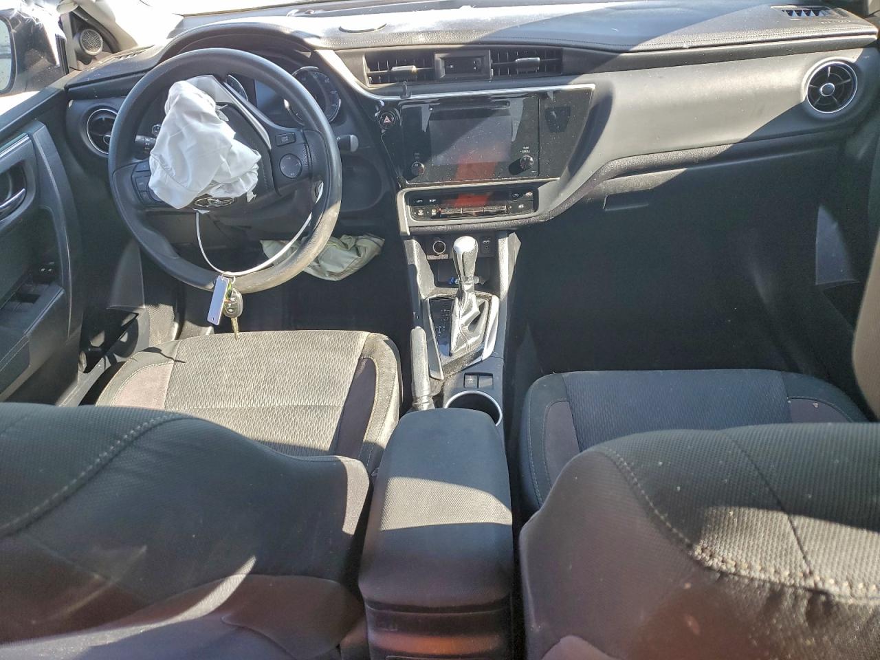 2019 TOYOTA COROLLA L photo 8