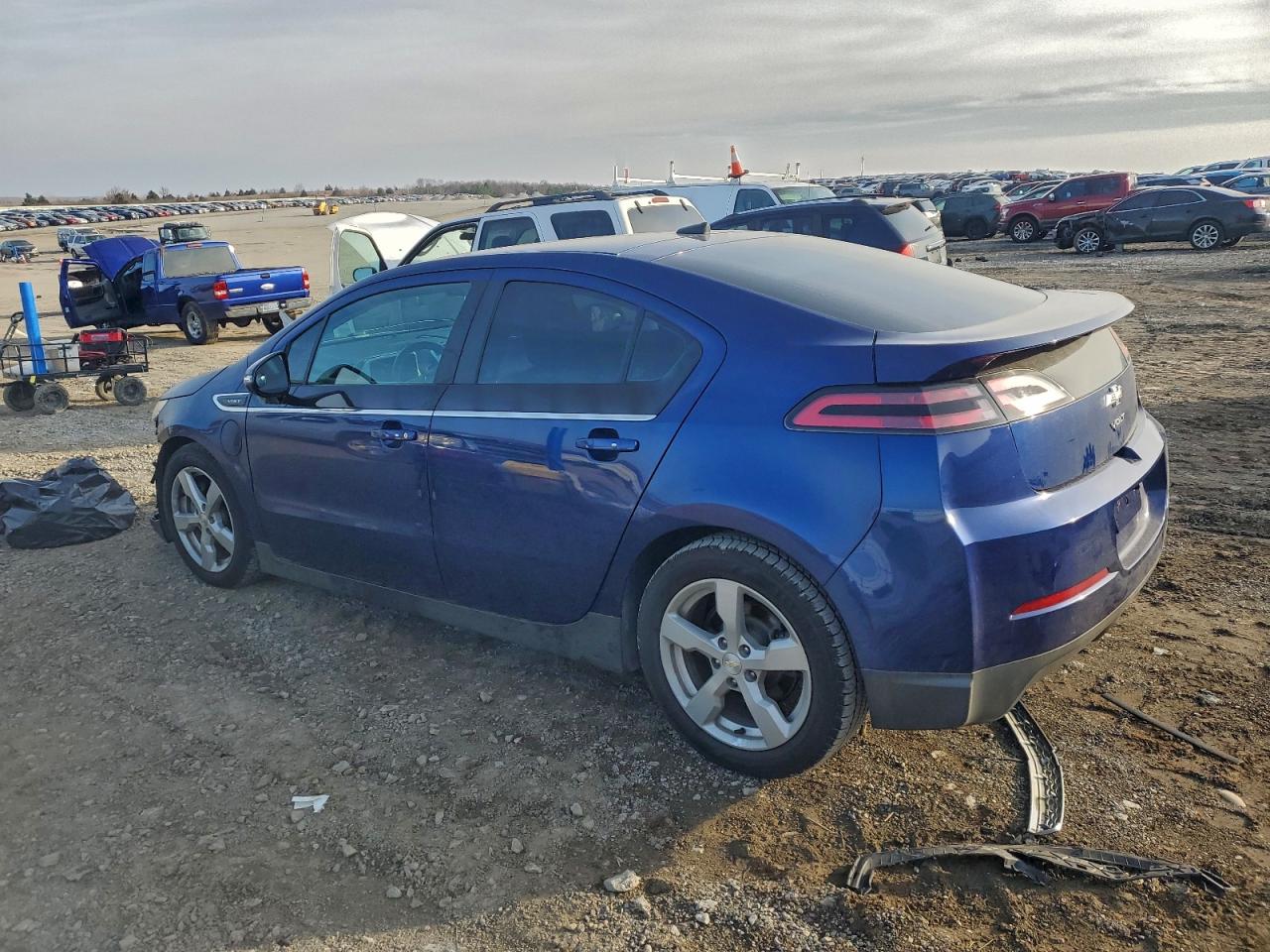 2013 CHEVROLET VOLT photo 2