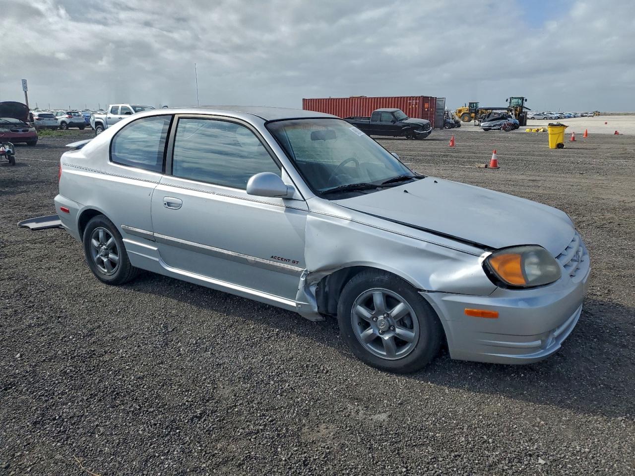 2005 HYUNDAI ACCENT GS photo 4