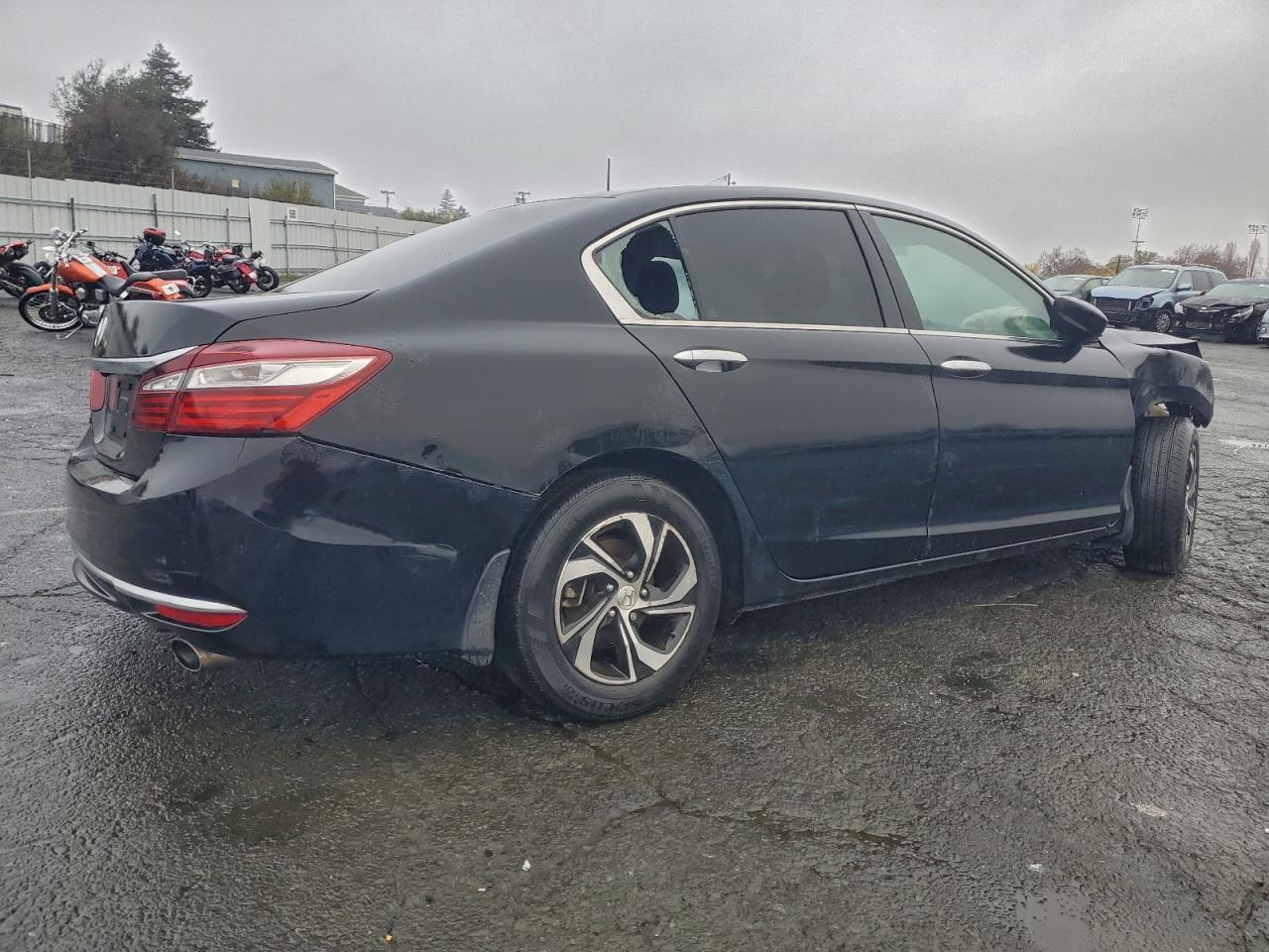 2017 HONDA ACCORD LX photo 3