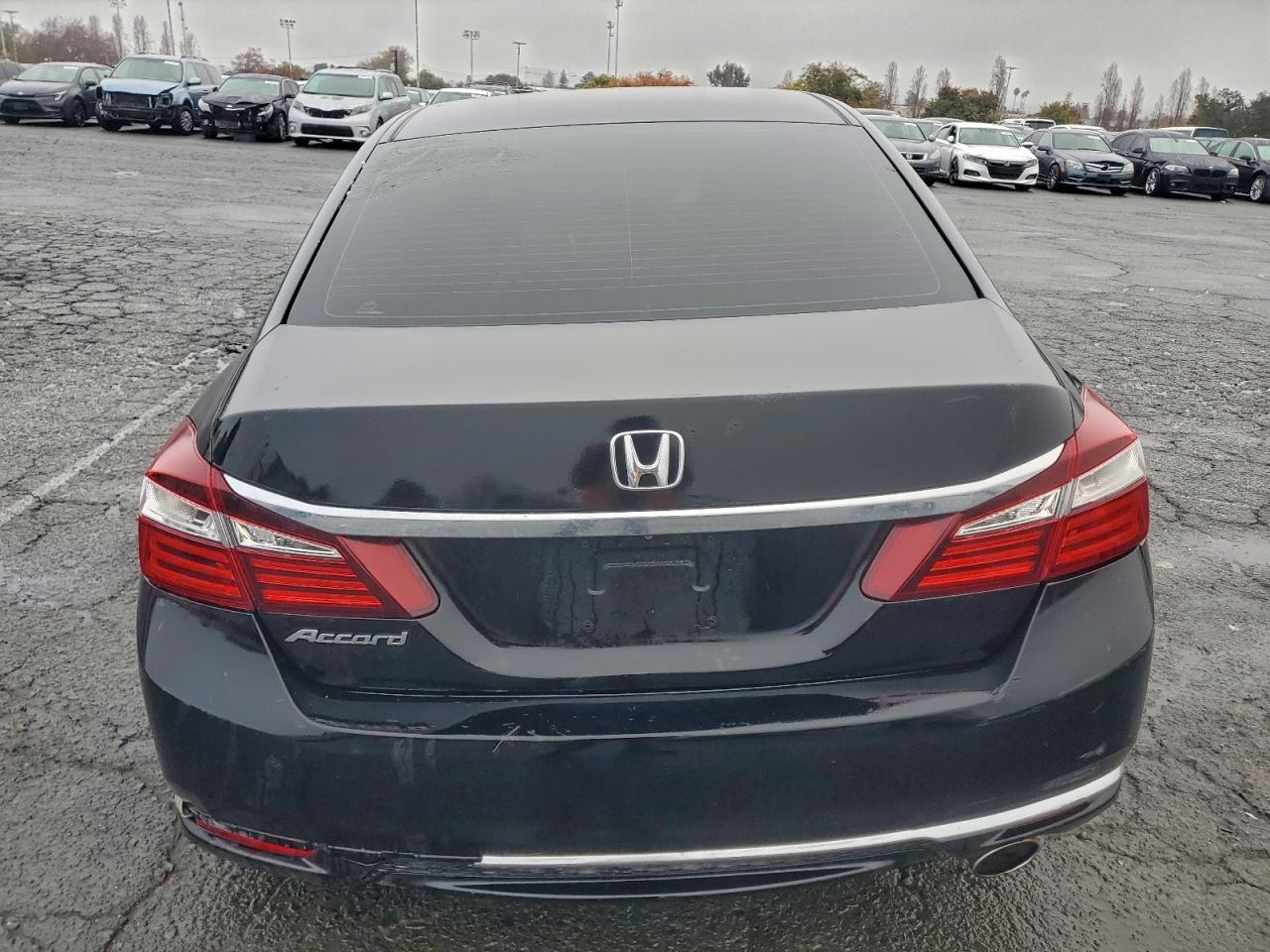 2017 HONDA ACCORD LX photo 6