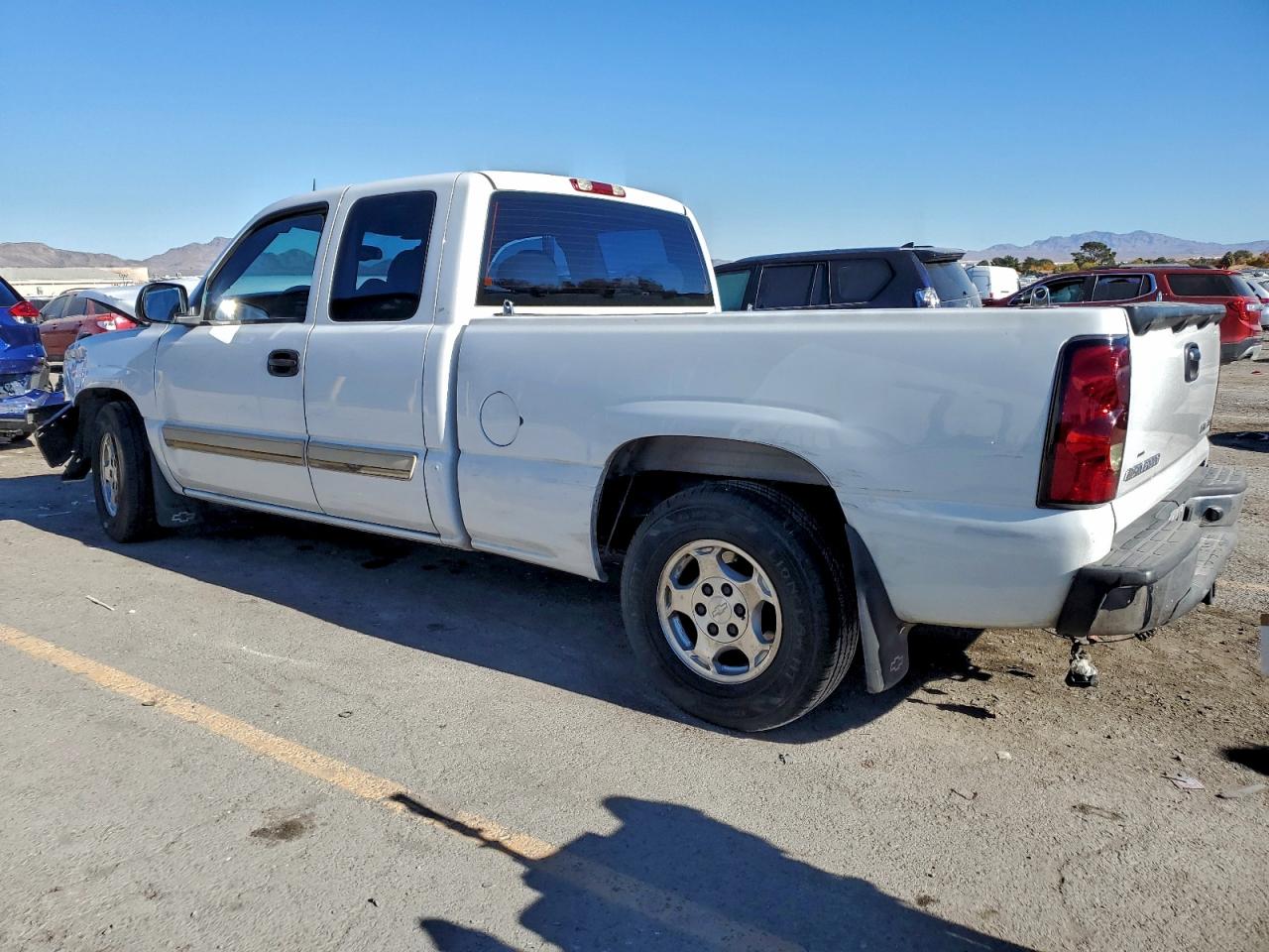 2004 CHEVROLET SILVERADO C1500 photo 2