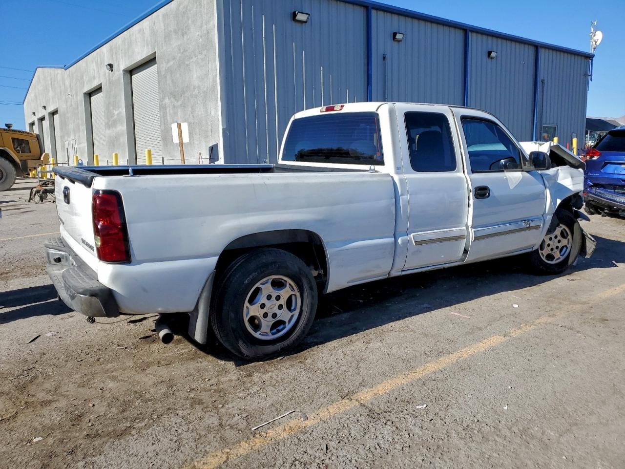 2004 CHEVROLET SILVERADO C1500 photo 3