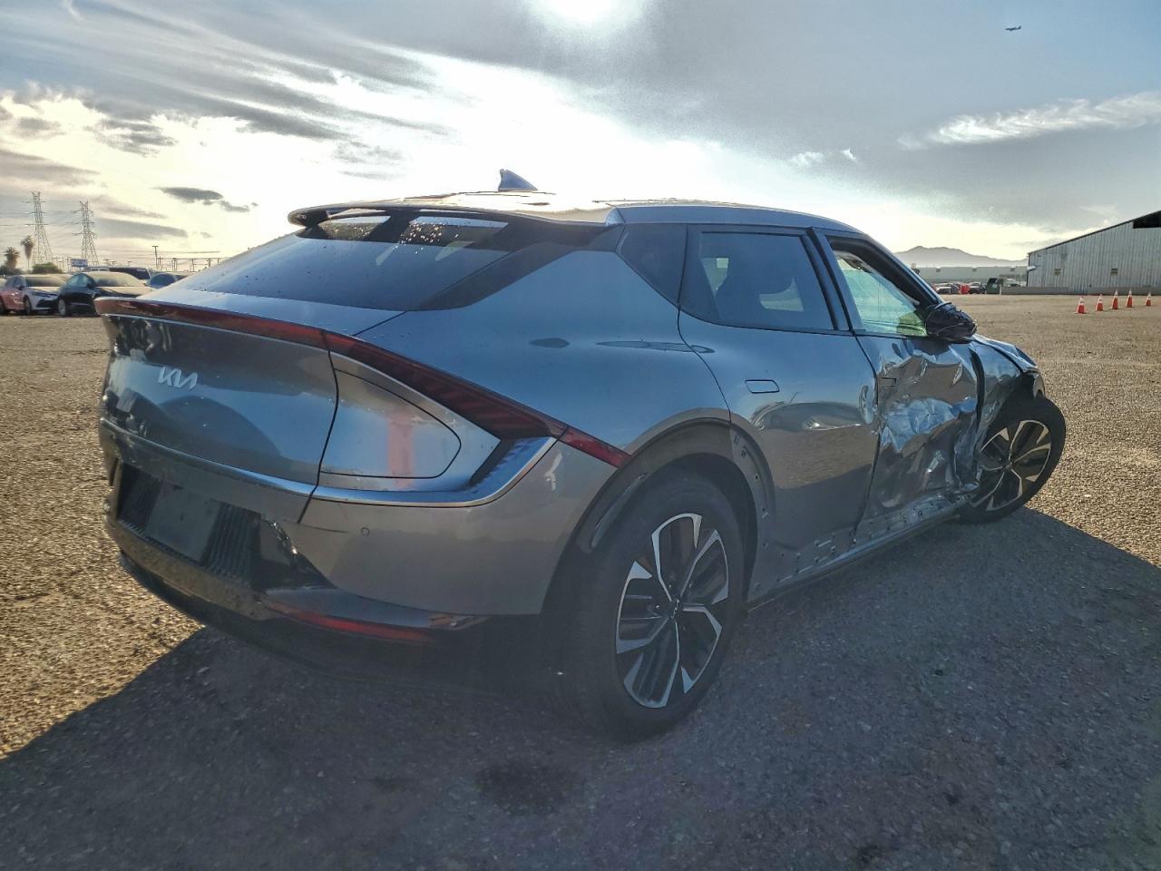2024 KIA EV6 LIGHT photo 3