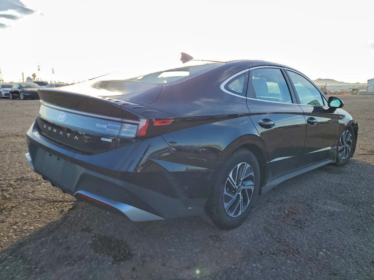 2026 HYUNDAI SONATA HYBRID photo 3