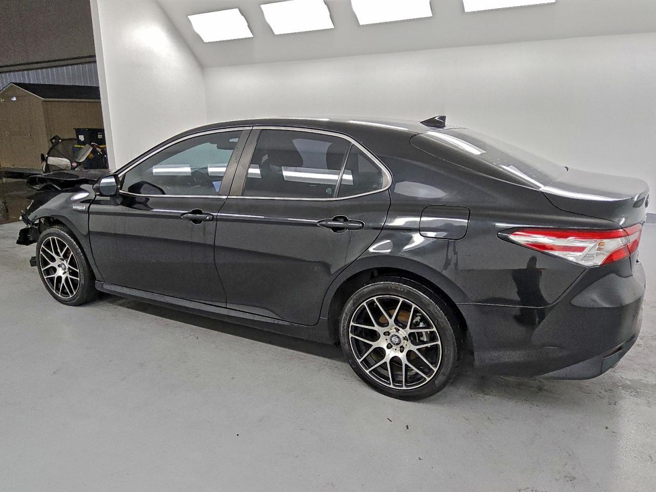 2020 TOYOTA CAMRY LE photo 2