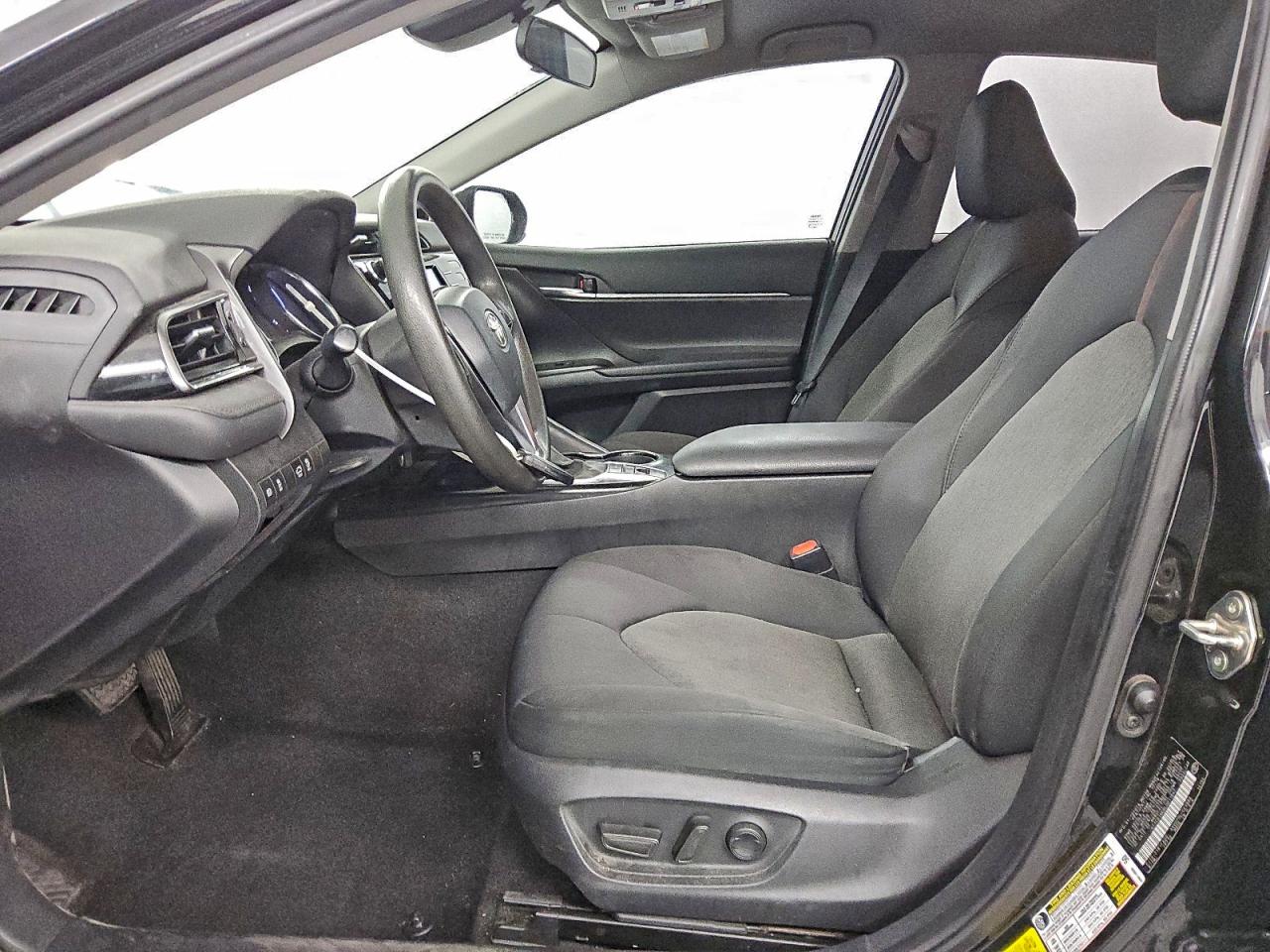 2020 TOYOTA CAMRY LE photo 7