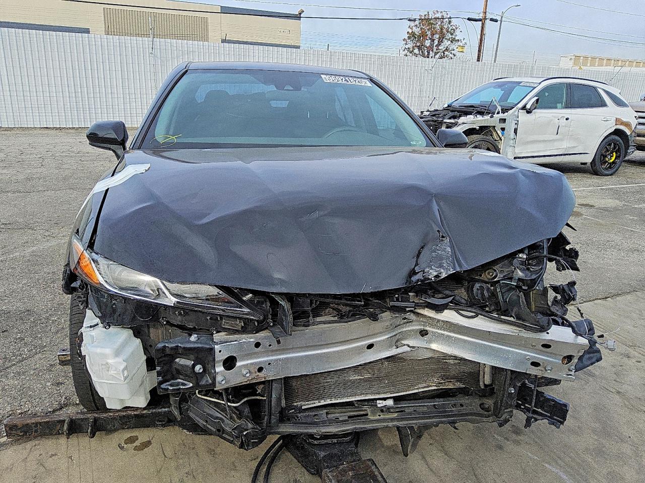 2020 TOYOTA CAMRY LE photo 5