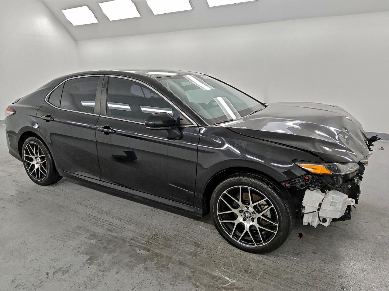 2020 TOYOTA CAMRY LE photo 4