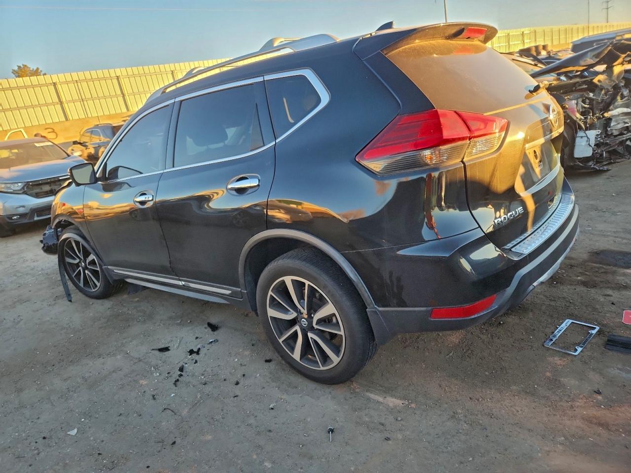 2018 NISSAN ROGUE S photo 2