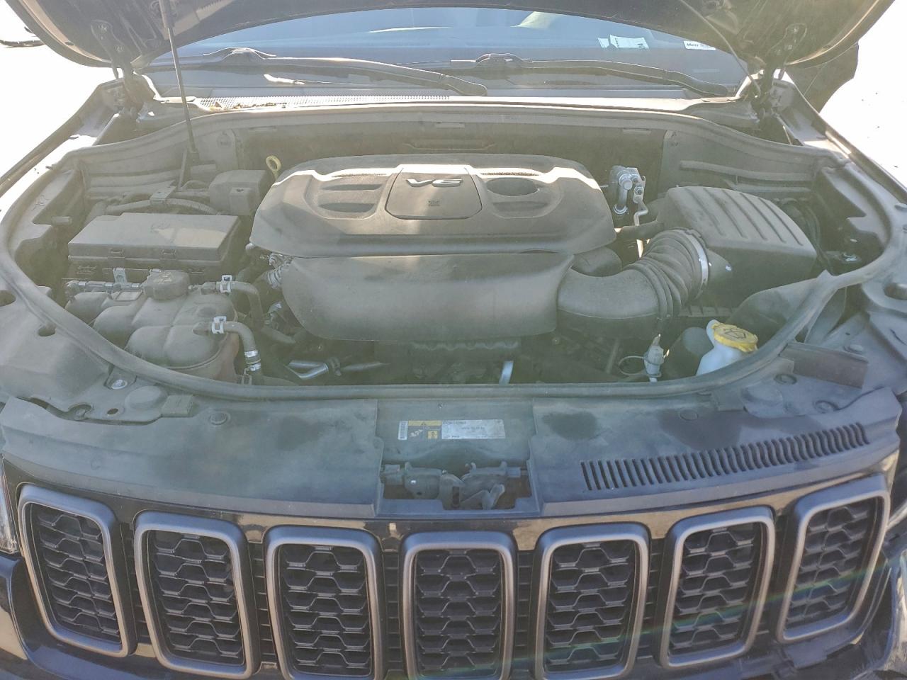 2018 JEEP GRAND CHEROKEE OVERLAND photo 21
