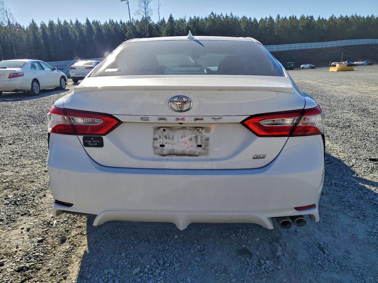 2020 TOYOTA CAMRY SE photo 6
