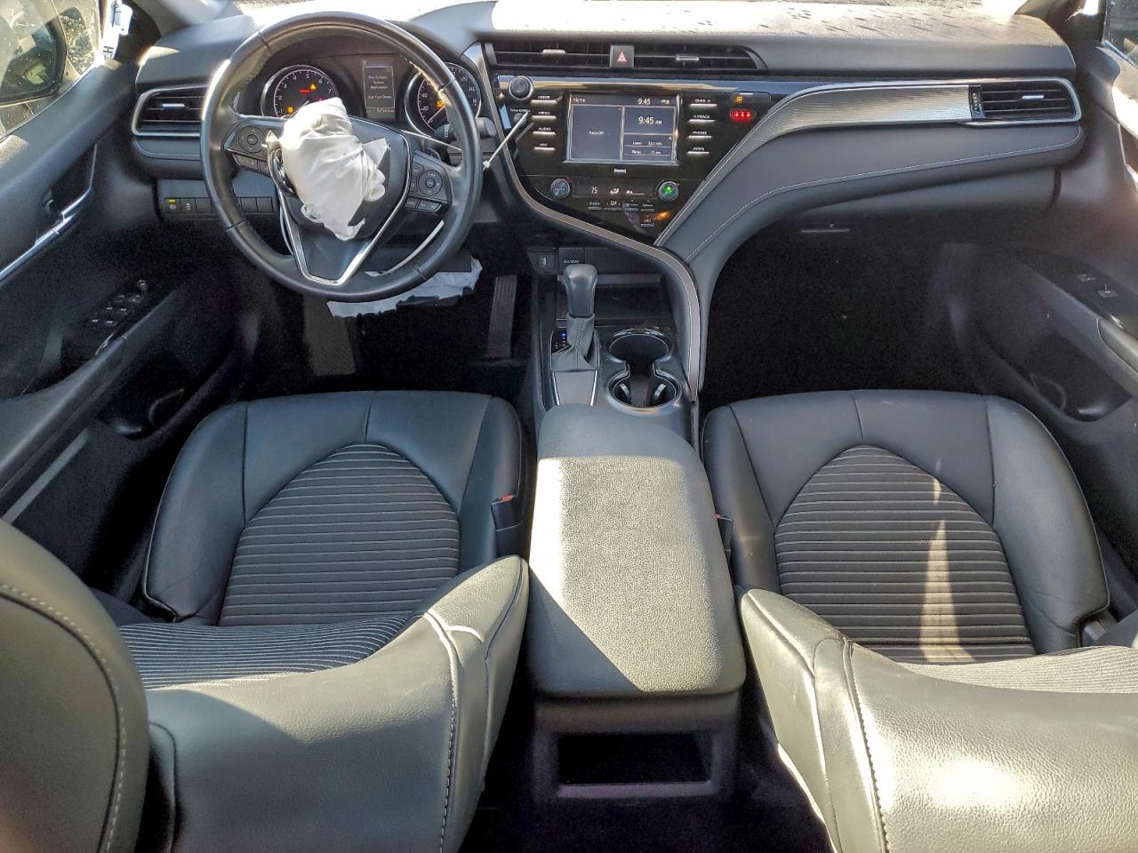 2020 TOYOTA CAMRY SE photo 8