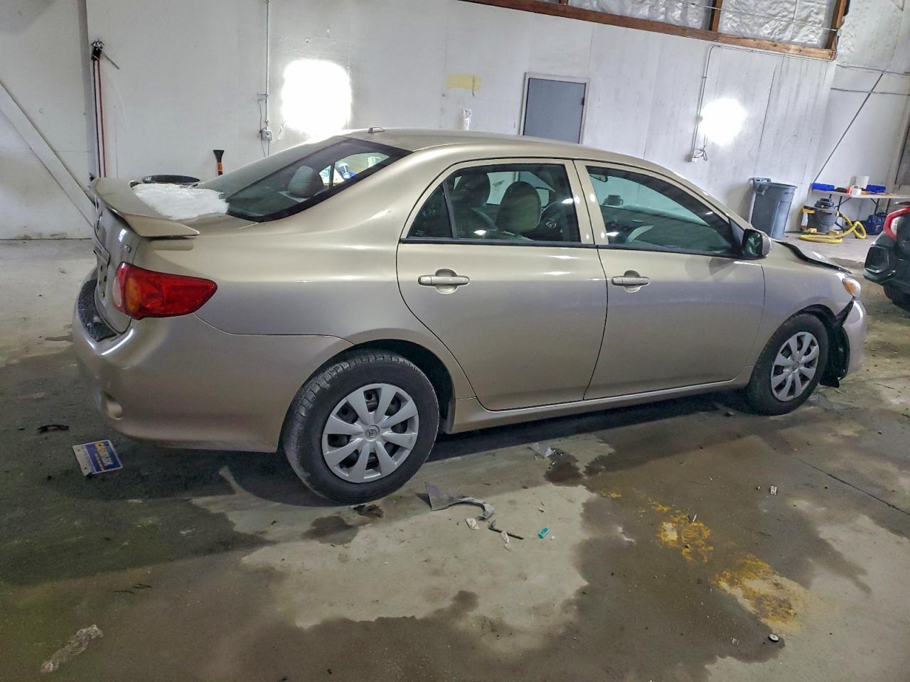 2010 TOYOTA COROLLA BASE photo 3