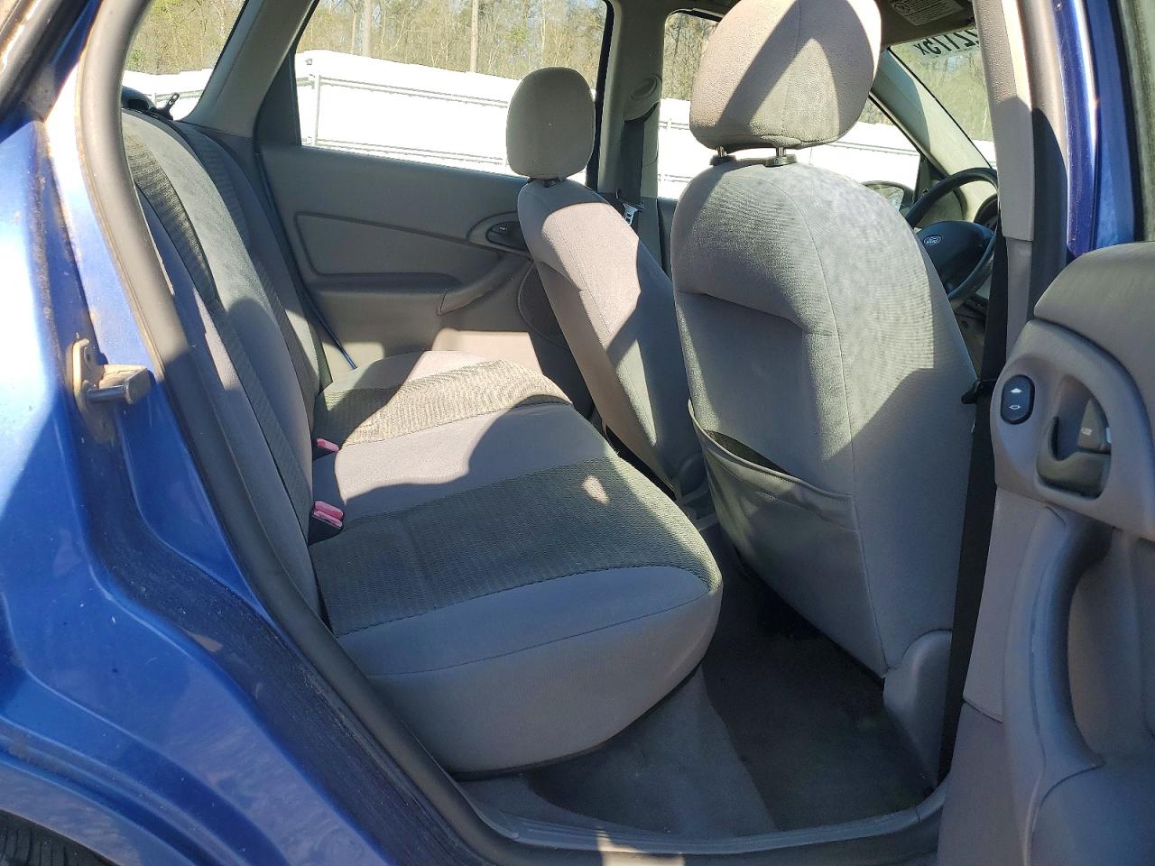 2004 FORD FOCUS photo 10